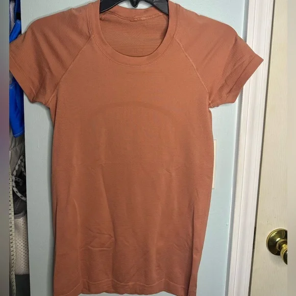 (4)LULULEMON Women's Tops - Picture 1 of 12